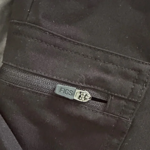 Figs Womens Scrubs Set - Black Size Medium - Joggers and Short Sleeve Top - Picture 6 of 8